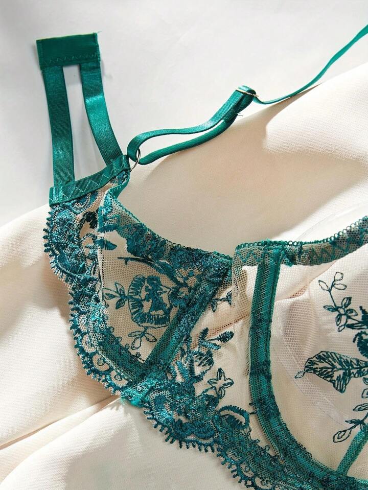 green lace bralette underwire