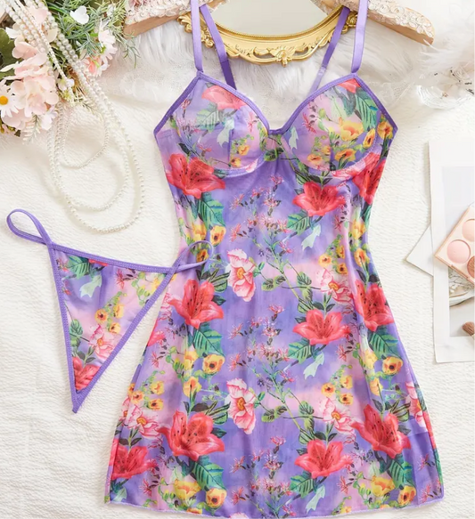 Vestido lencero morado con encaje floral